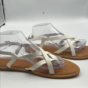Amazon Essentials Cream Strappy Sandals size 11